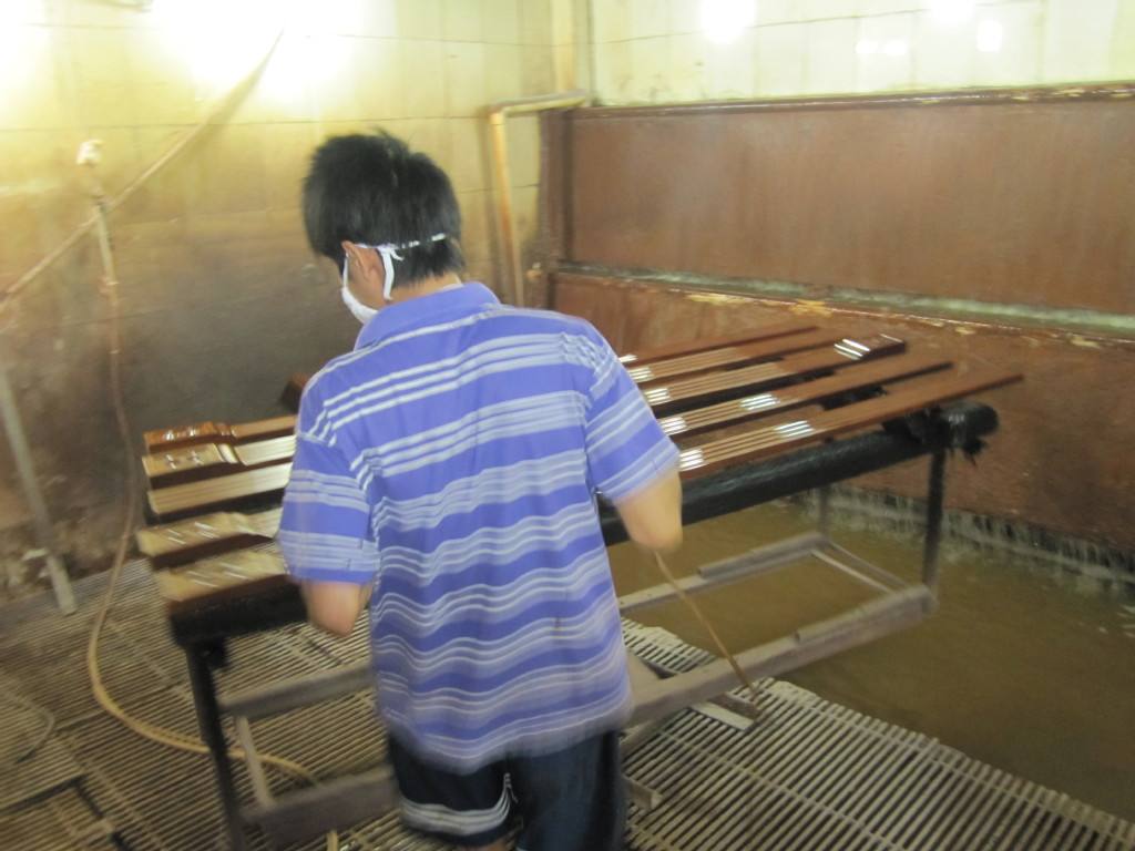 穗軒門(mén)業(yè)蕾蕾專(zhuān)欄 隨手拍工廠實(shí)景，細(xì)品實(shí)木門(mén)匠心制作工藝